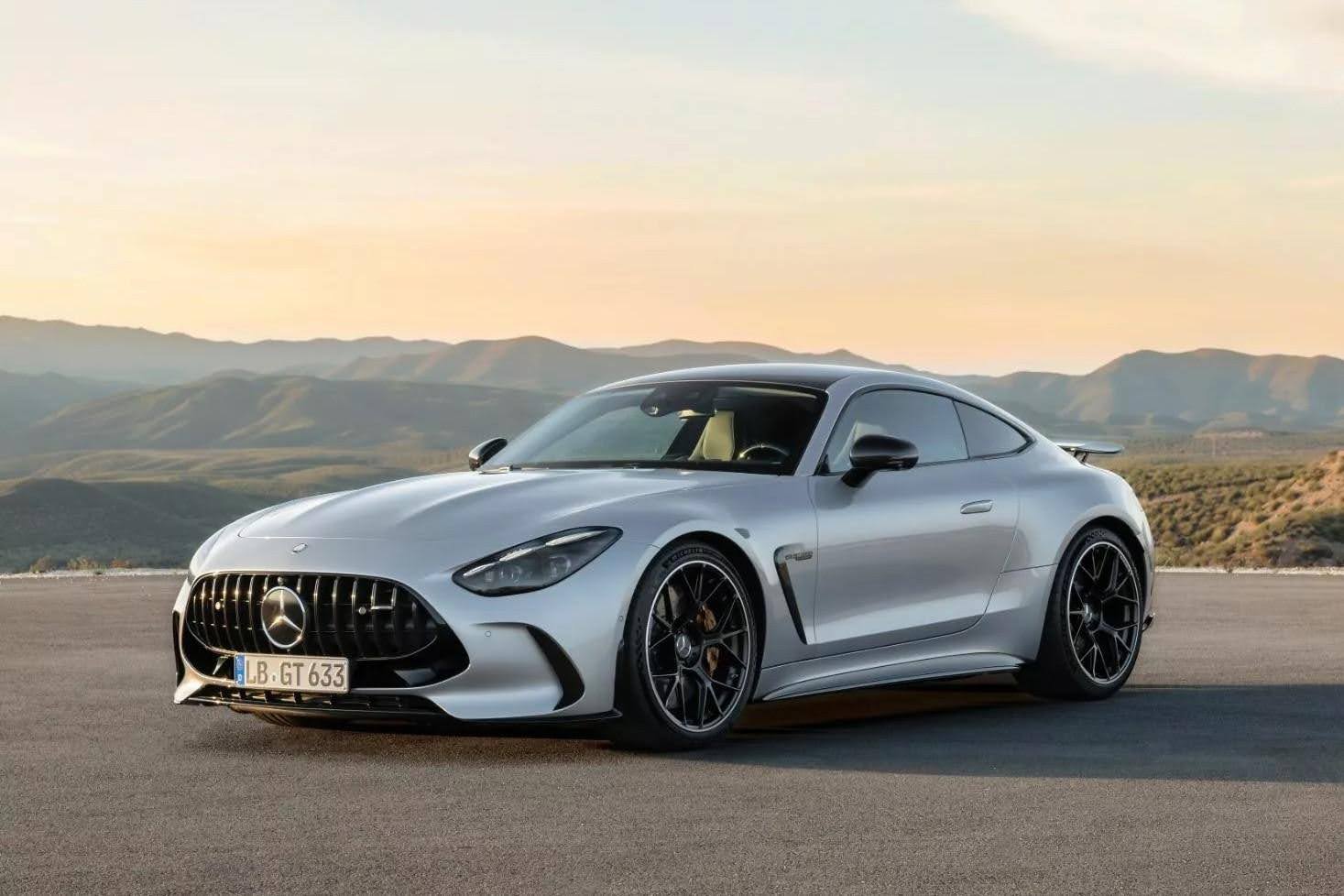 Những cái “mới” hội tụ trong siêu phẩm Mercedes-AMG GT mới

